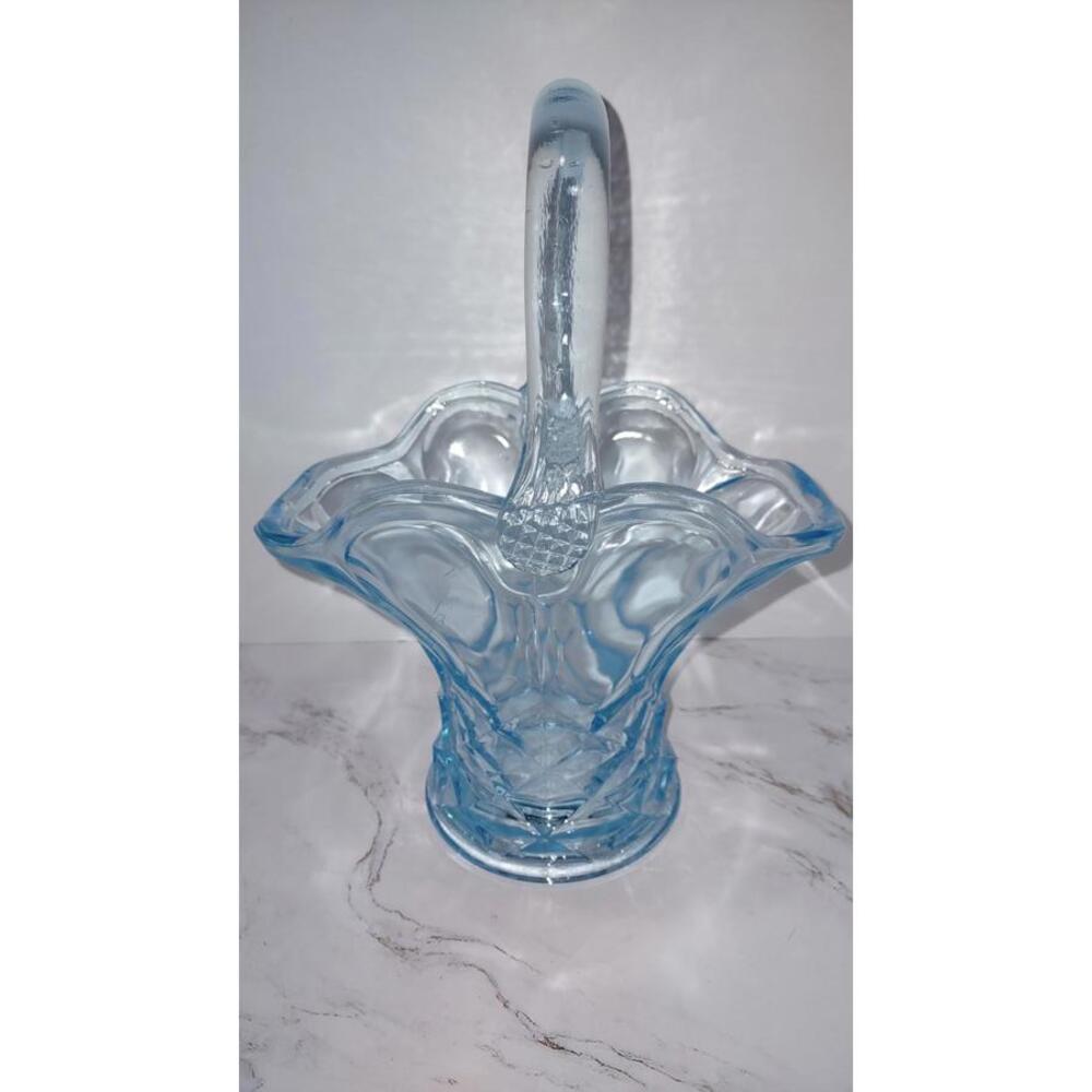 L.E. Smith Glass Dominion Basket light blue Vintage
